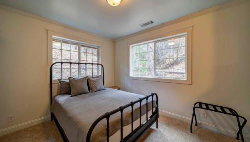 Luxury Cabin at Lakehead - Photo 4