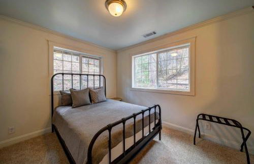 Luxury Cabin at Lakehead - Photo 4