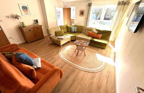 3 - Rabbit Warren, Bright décor home & private hot tub - Photo 10