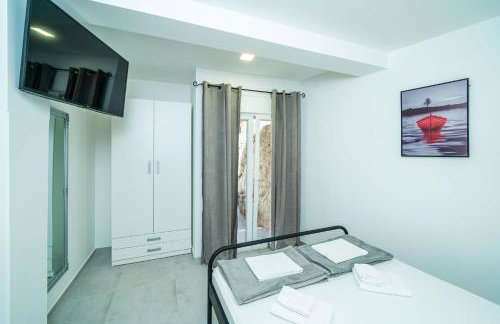 Hidden Gem Apartment - Photo 9