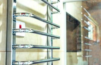 Chalé Canto do Galo 1 - Hidro da Jacuzzi, Lareira Ecológica, Cozinha Completa, Wi-Fi 80mbps, próximo a comércio local e relaxando ao som do riacho - Photo 35