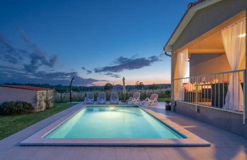 Family holiday house with private pool and playground - Foto 3