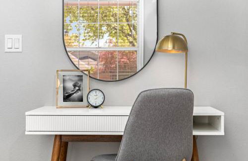 NEW! Executive Home | 1K 3Q | 3 Desks | 600+ WiFi - Foto 3