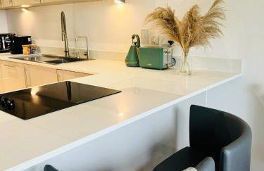 Modern 2Bed 2Bath Maidstone Apt - Parking, WiFi, Balcony - Perfect Long Stay - Foto 8