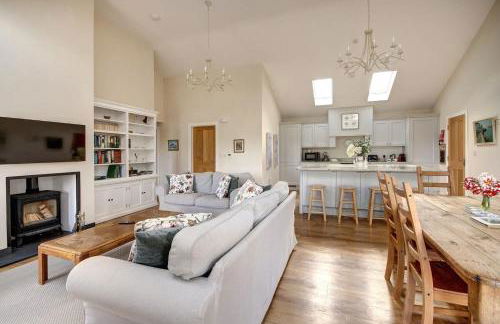 Beautiful Barn Stunning Views Parking & Garden - Photo 6