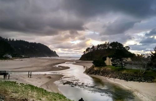 Cozy Coastal Condo Steps from the Beach with Deck Views - Foto 25