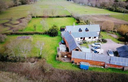 Beautiful Barn Conversion, 3 Bed, hot tub, sauna, gym, enclosed garden - Photo 32
