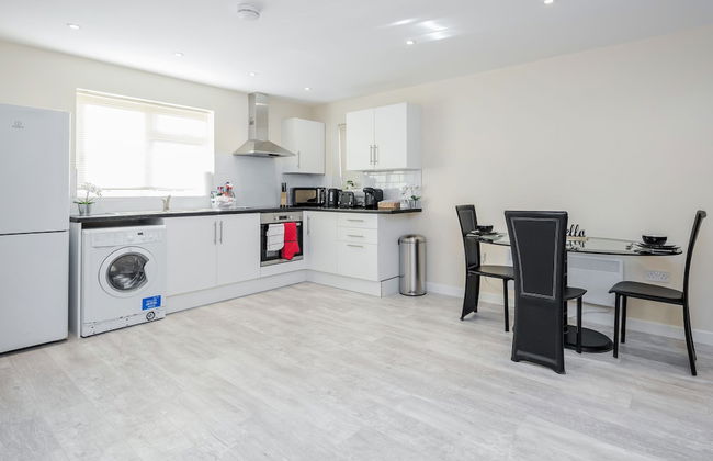 Bedford Hospitalsouth Wing4 Guests3 Bedswifi - Photo 16