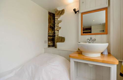 3 Bed in Cilycwm BN093 - Photo 23