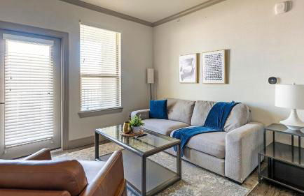 Landing Amazing 1BD Courtyard Pool - Photo 2