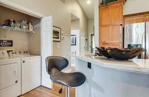 Indoor Pool and Golf Course Views Lake Lure Condo! - Foto 10