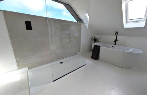 Cober Riverside Retreat - Luxury Barn Apartment in The Heart of Cornwall - Photo 5