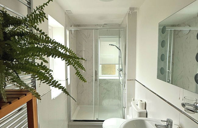 Spacious 4BR Retreat for 8 - Foto 13