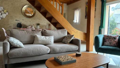 Le So Art, grande maison 4 chambres, terrain de pétanque, grand jardin clos, flipper, babyfoot, jeux Arcade, ping pong,1 km mer, proche golf, Port en Bessin, Bayeux et plages du débarquement, adaptée enfants - Foto 2