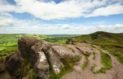 The Old Pumphouse Shepherds Hut with Hot Tub - Photo 35