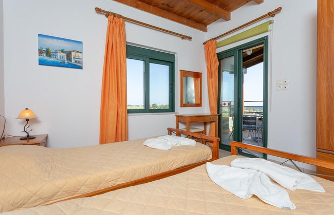 Spiros Beach Villa Large Private Pool Walk to Beach Sea Views A C Wifi Car Not Required - 971 - Foto 5