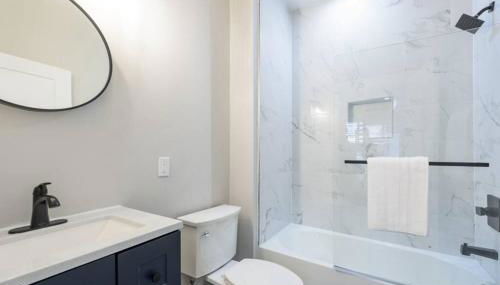 Modern LUX 2BR Apartment in DC with Patio - Foto 4