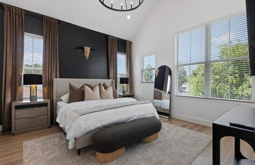 2 Luxury Homes in 1 - Walk to Nightlife & Stadiums - Foto 9