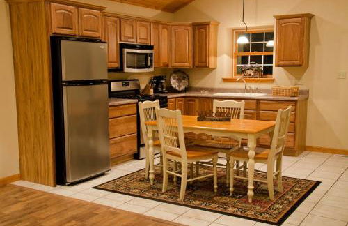 Wonderful Lakefront Cabin with Hot-tub in Carbondale, Illinois - Foto 11