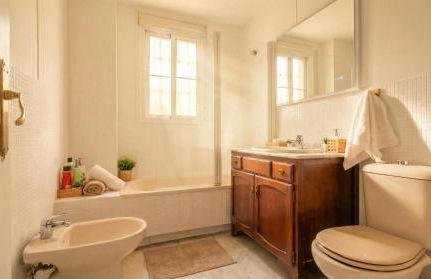 Spacious 2-Bedroom Apartment - Walk to Isla Mágica - AC - Premium Bed - Foto 38