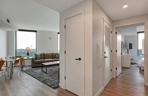Global Luxury Suites at Town Center - Photo 76