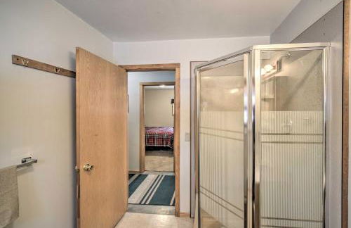 Cozy Birchwood Retreat on UTV Trail with Hot Tub! - Foto 16