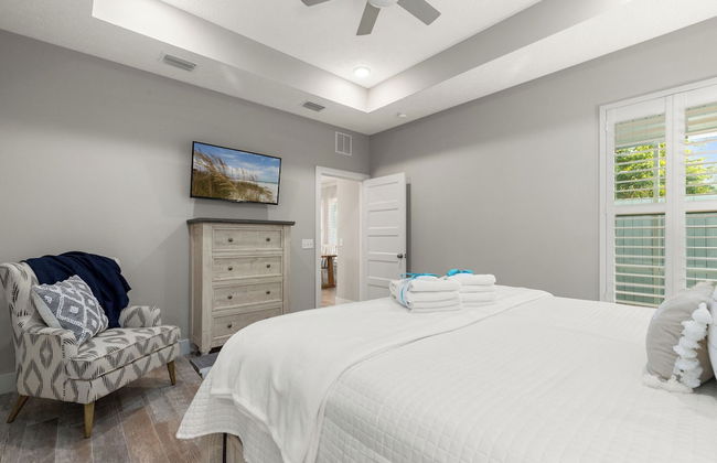 Charming 3/2 Beach House w/ Pool & Golf Cart Included - 1 Min Walk to Beach - Foto 3