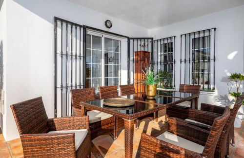 Urb Villa with pool by Costarentals- Ref 139 - Photo 12