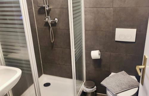 Harmony - 4 Schlafzimmer 2 Bäder Ganzes Apartement - Foto 3