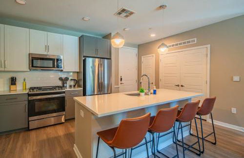 Spacious 2BR Uptown Biltmore Gym Pool Parking WD - Foto 34