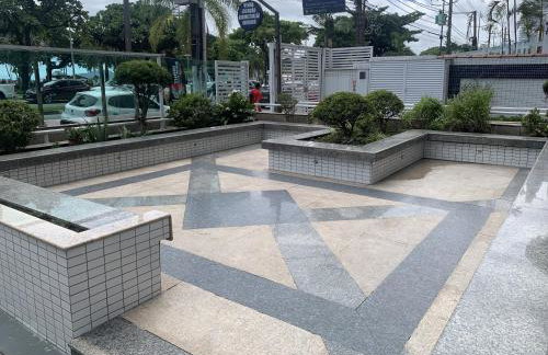 Apartamento em Santos no Gonzaga em frente a praia - Foto 32