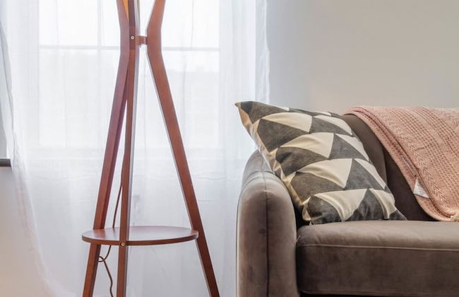 Stairway 3BR Apt w W D Ideal for Groups - Foto 27