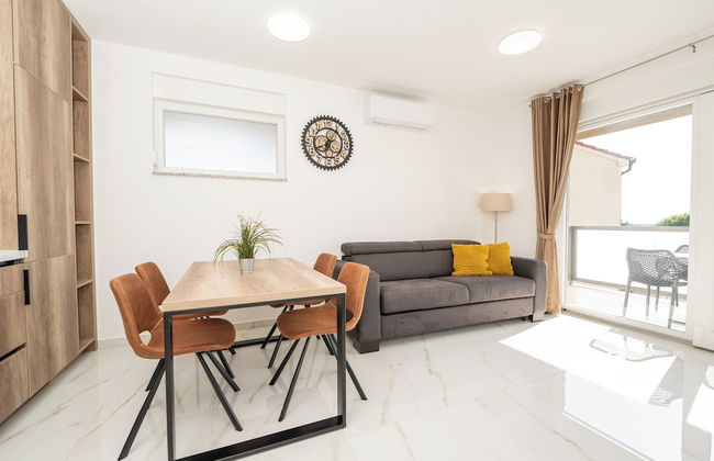 Poolside Hideout Apartments - Photo 33