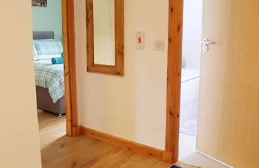 Hill View 2 bedroom free parking - Photo 38