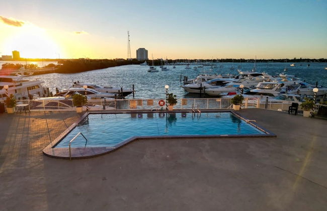 Bayshore Bliss- Cozy Space Pool Views - Foto 31