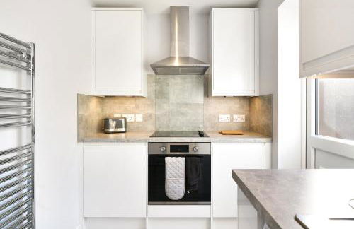 Bright 2BR Aylesbury Home, Sleeps 4, Parking, Work, Leisure, Friendly - Foto 21