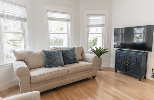 Stay Comfy Easy Boston Access, Everett MA - Foto 4