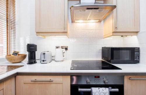 Leicester Square Apartment - Photo 5