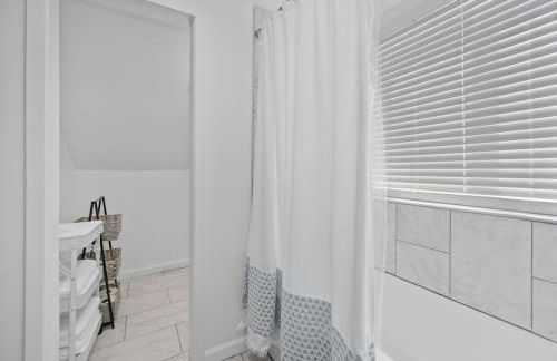 Luxury 5BR Cincinnati, Sleeps 12, Crib, Home Gym, Fenced Backyard - Foto 71