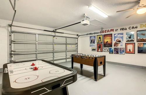 H504E Single Level POOL Home Themed Room by Disney - Foto 22