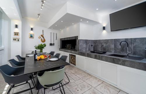 Villa Zara with 32 sqm heated Pool, Jacuzzi, Billiard, Tennis table, 8pax - Photo 16