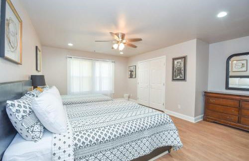 Luxe 6BR Escape Sleeps 24, Private Parking only 5min to Mid&Dtwn ATL - Foto 8