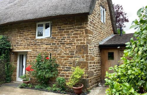 Beautiful Thatched Cottage with Piano - Foto 1