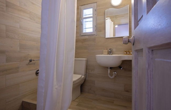 Mykonos Twins - Photo 3