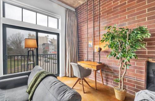 Charming 1BR Condo - Full Kitchen - Uptown Living - Foto 38