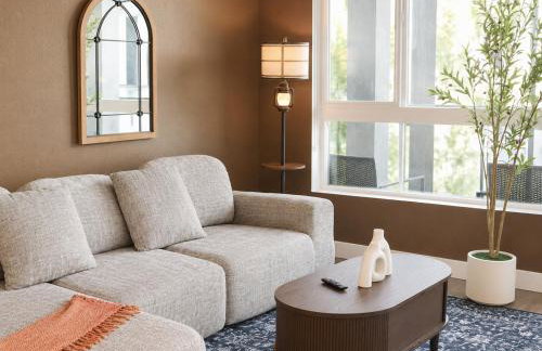 Resort-Style APT with Pool, Gym & Parking 10min to Disneyland - Foto 68