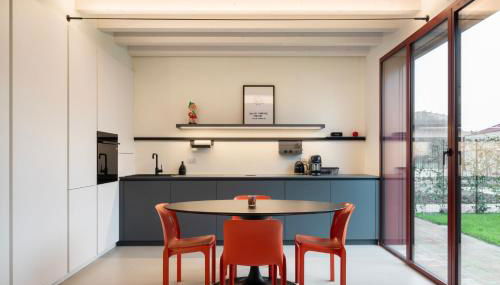 Molly Apartments - Photo 1