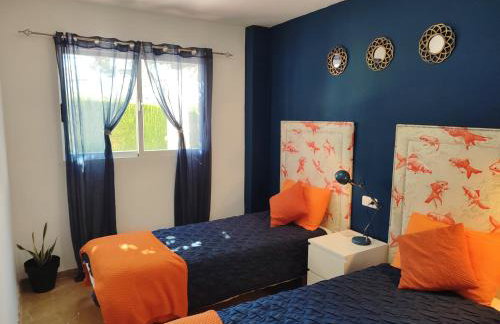 2 bedroom, Sea Front Complex w Pool and private garden - Foto 3