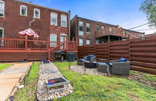 Abstract Haven | Stylish 1BR by Tower Grove - Photo 8