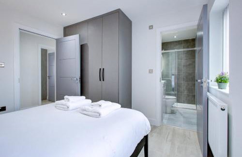 Hybrid Resi - Uxbridge, On-site car or van parking, near London Heathrow Airport - Photo 7